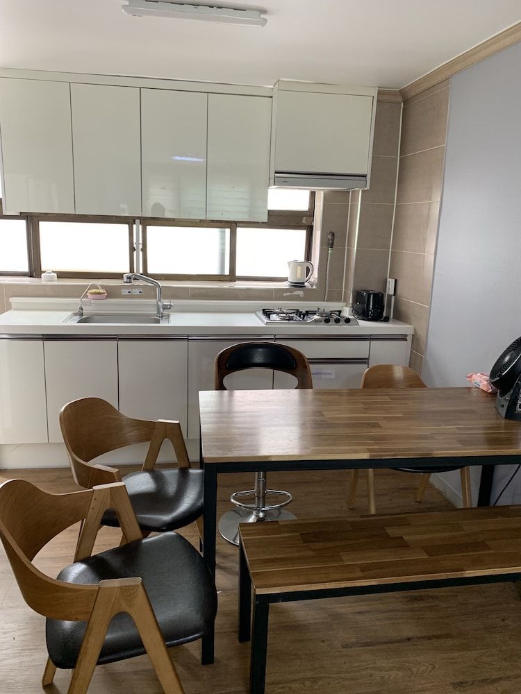 Bomulzip Hongdae Branch - Hostel Quadruple Room 9