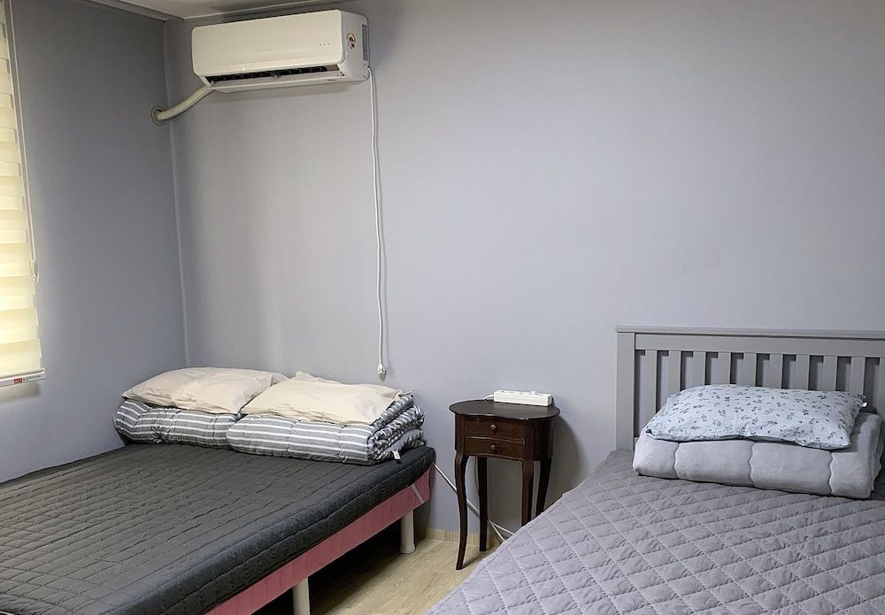 Bomulzip Hongdae Branch - Hostel Triple Room 2