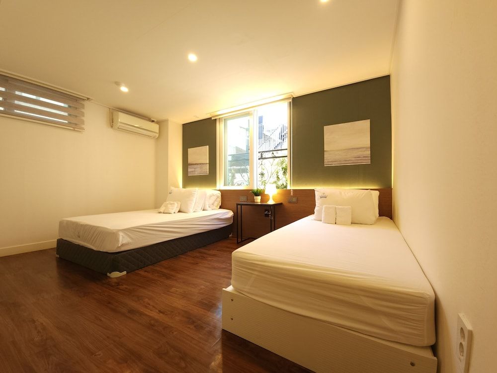 undefined OYO Hostel Myeongdong 5 2