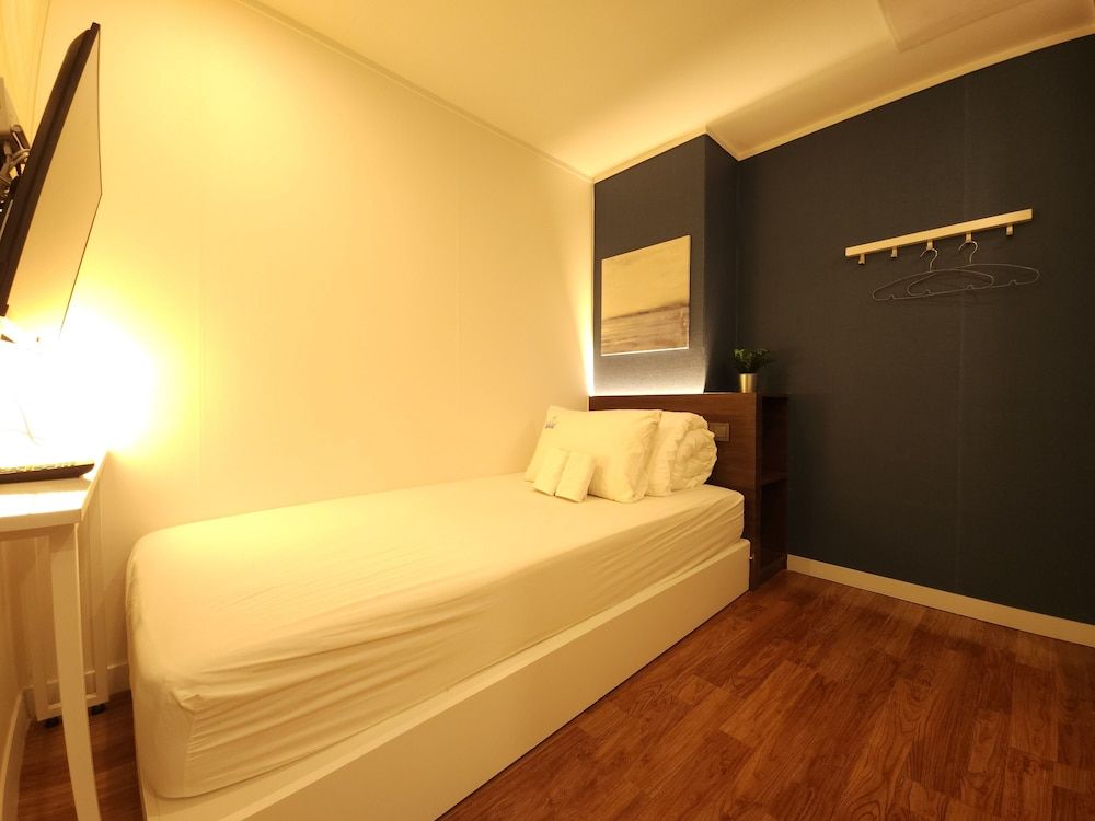 undefined OYO Hostel Myeongdong 5 4