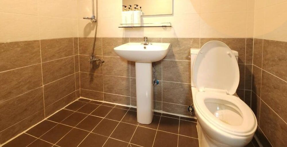 OYO Hostel Myeongdong 5 Quadruple Room (With private external bathroom) 5