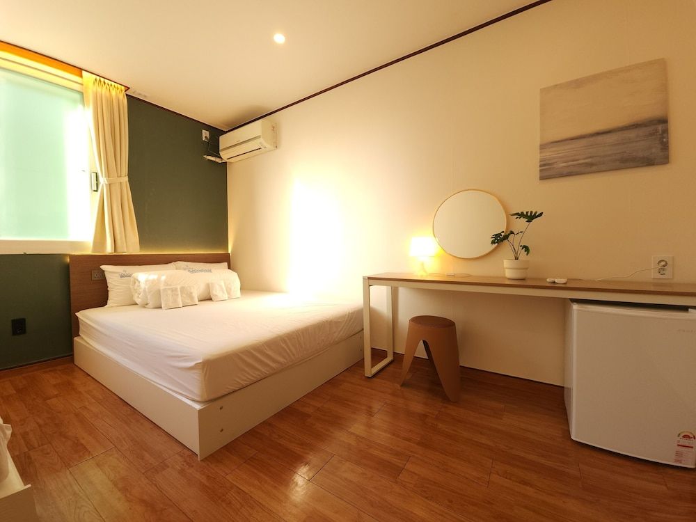 OYO Hostel Myeongdong 5 Quadruple Room (With private external bathroom) 4