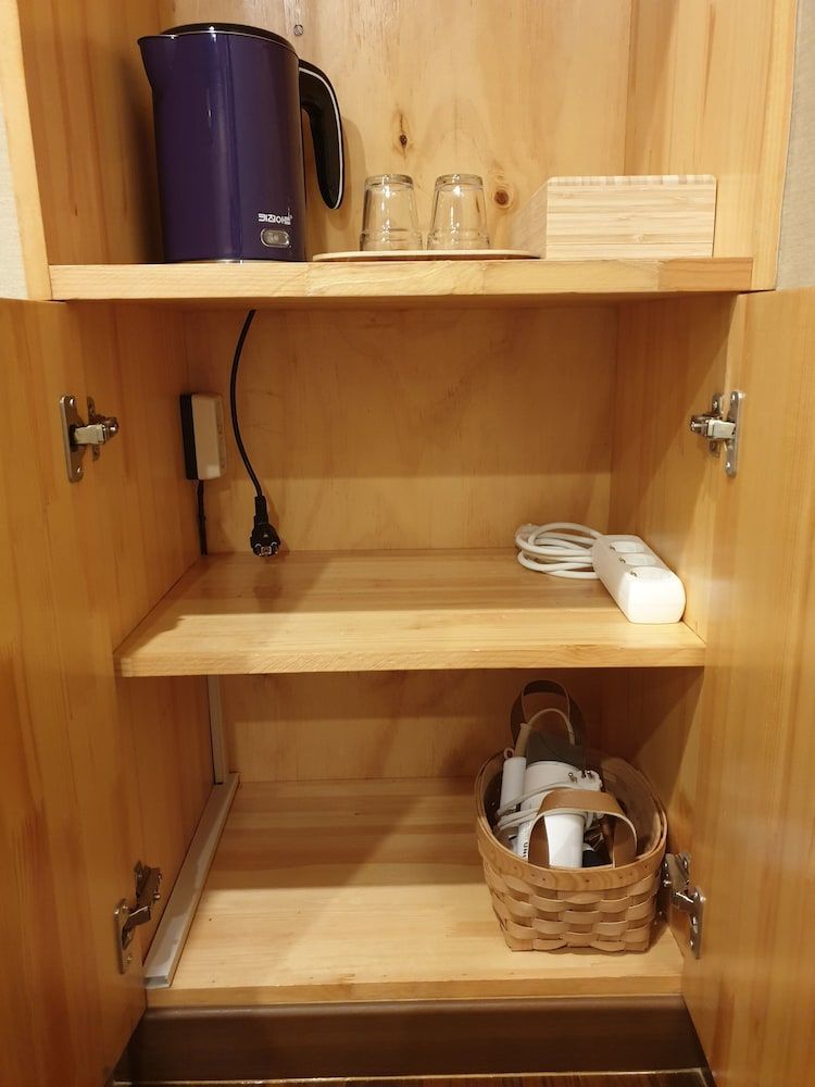 Slow Tree House Hongdae - Caters to Women Twin Room (#3) 9