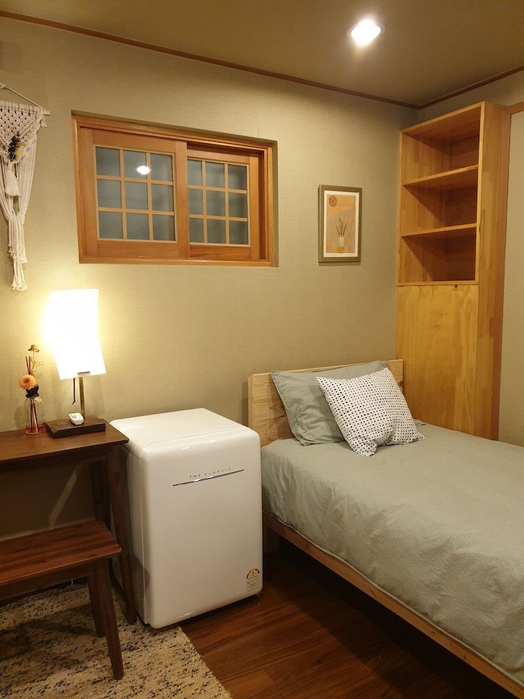Slow Tree House Hongdae - Caters to Women Twin Room (#3) 2