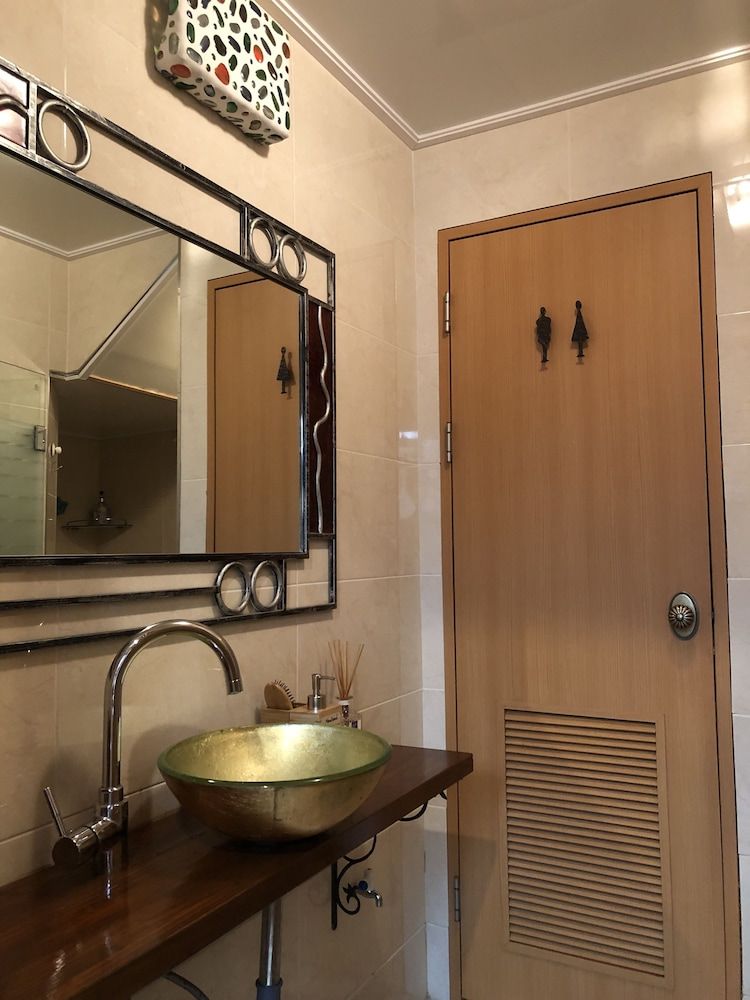 Slow Tree House Hongdae - Caters to Women Twin Room (#2) 5