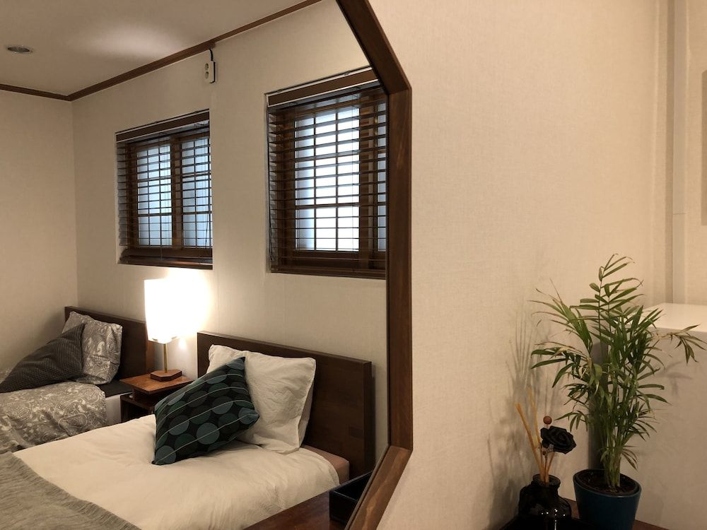 Slow Tree House Hongdae - Caters to Women Twin Room (#2) 7