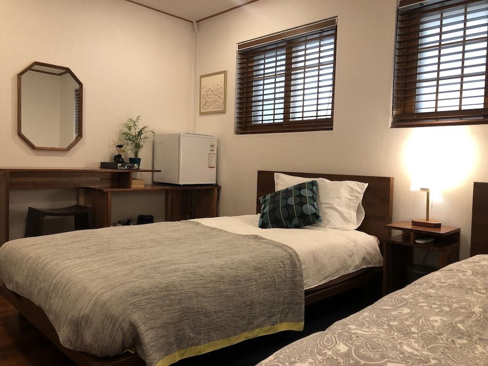 Slow Tree House Hongdae - Caters to Women Twin Room (#2) 2