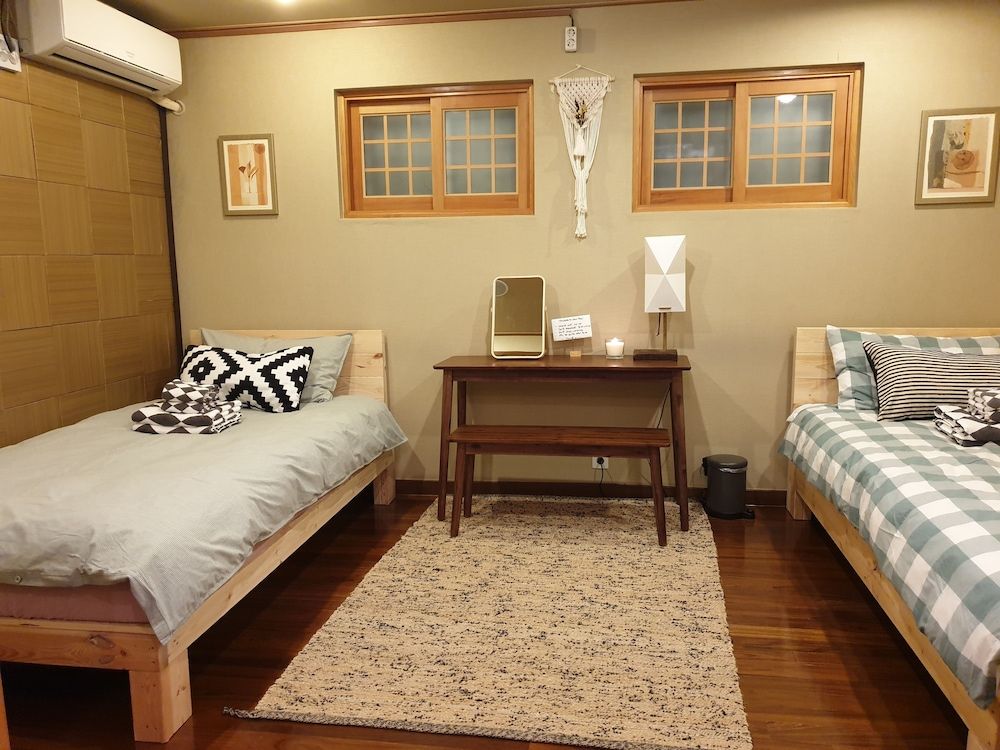 Slow Tree House Hongdae - Caters to Women Twin Room (#3) 3