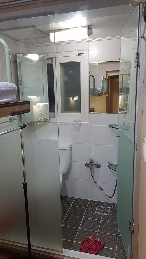 undefined Bluehouse 9