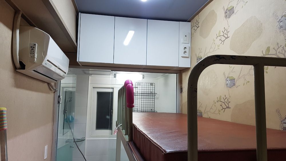 undefined Bluehouse 6