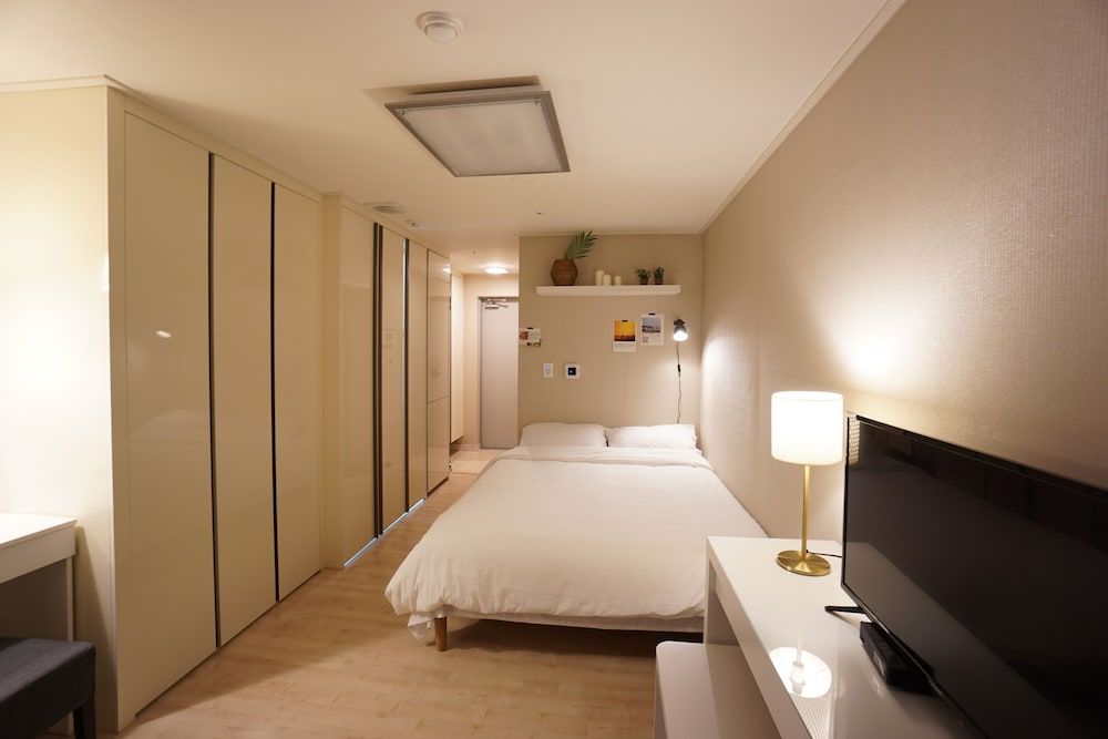 undefined Alice Apartment 8