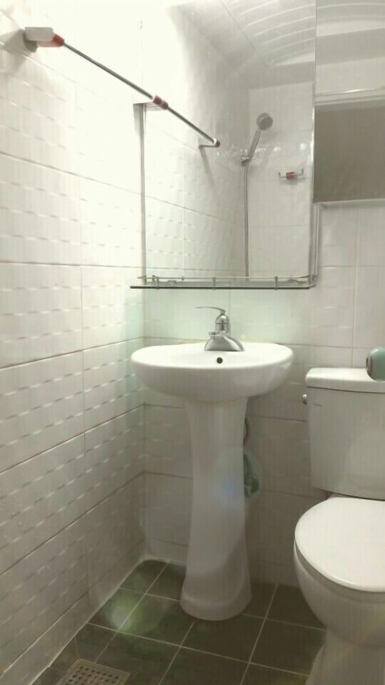 Seoul Holiday Guesthouse - Hostel Group Room for 5 (Please contact the hotel upon check-in) 2