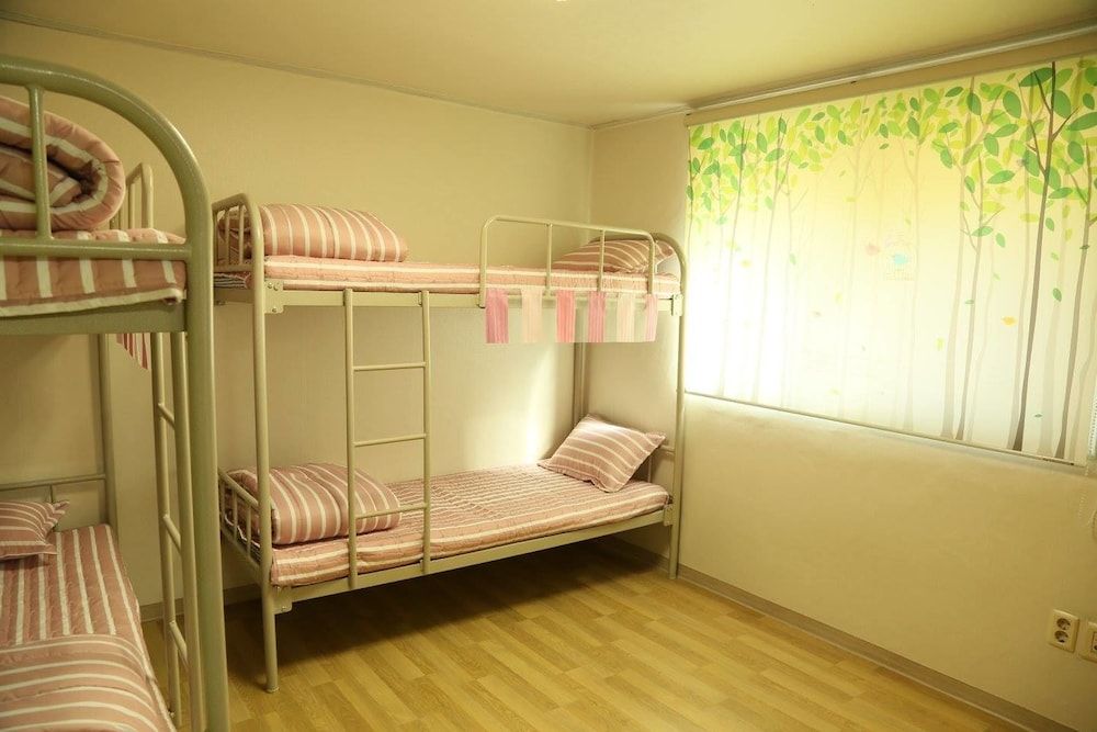 undefined Seoul Holiday Guesthouse - Hostel 10
