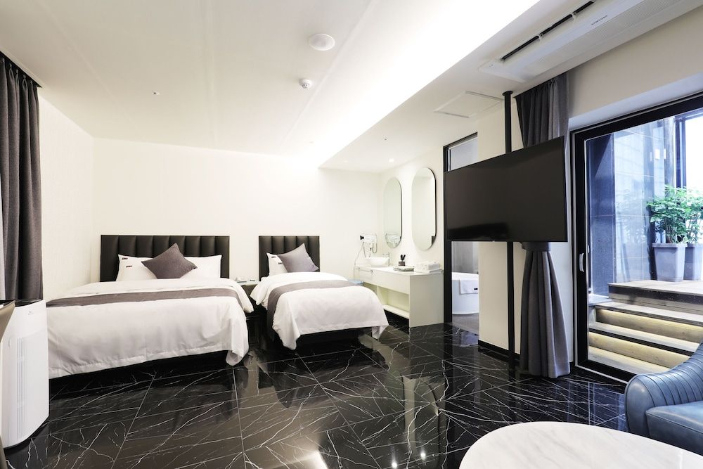 undefined Hotel Aria 8