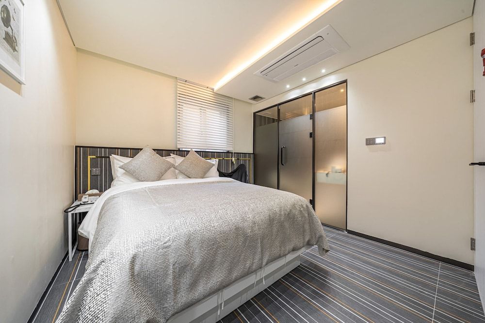 undefined Olive Hotel 9