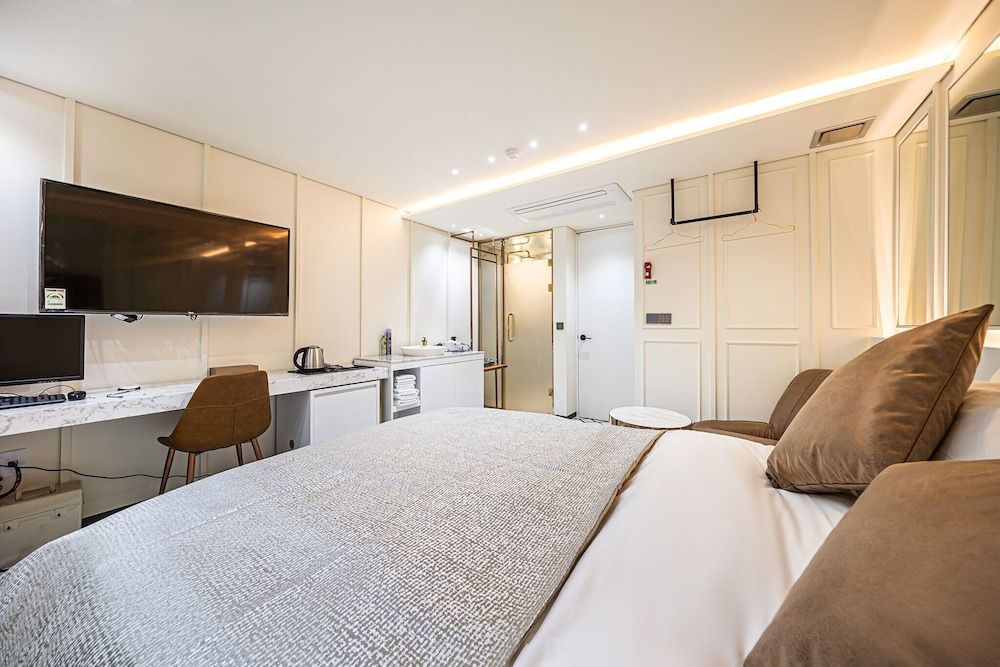 undefined Olive Hotel 8