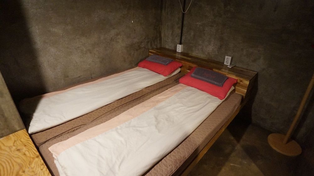 undefined Guesthouse H