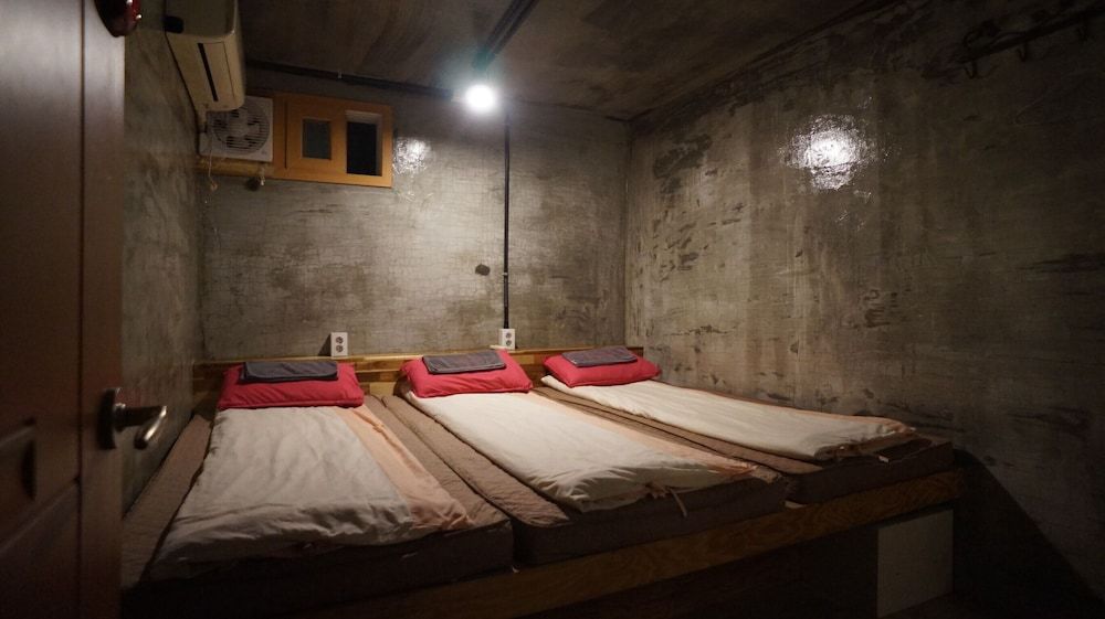 undefined Guesthouse H 2