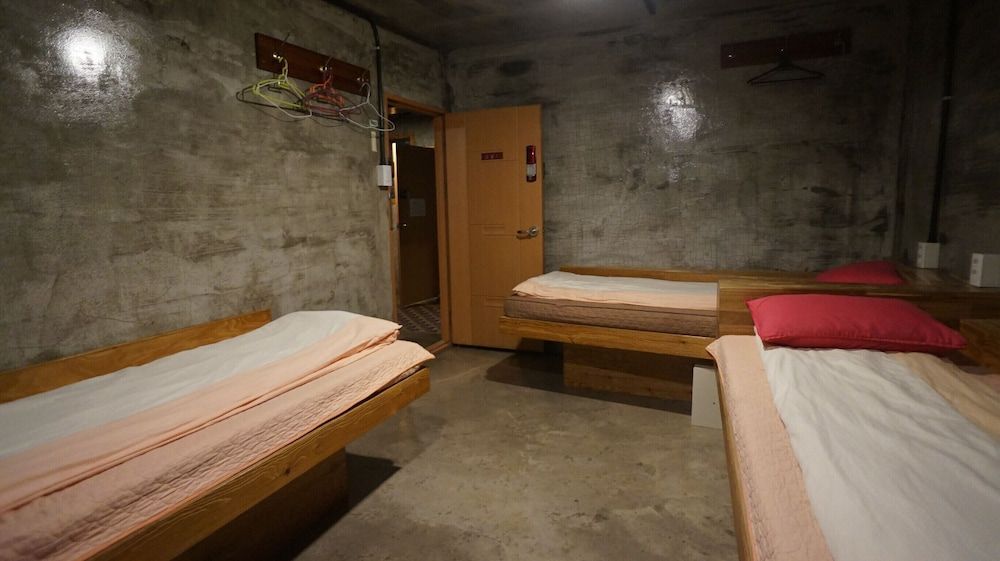 undefined Guesthouse H 7