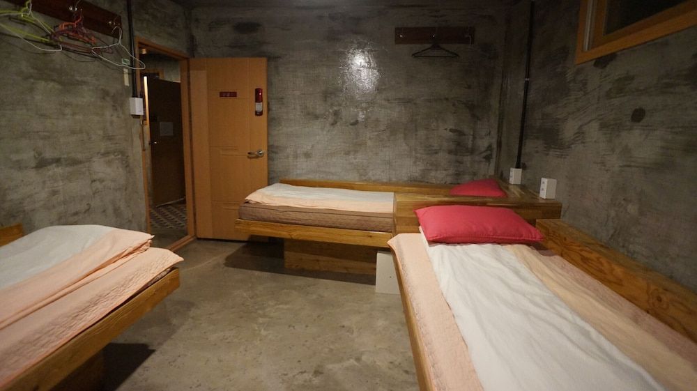 undefined Guesthouse H 10