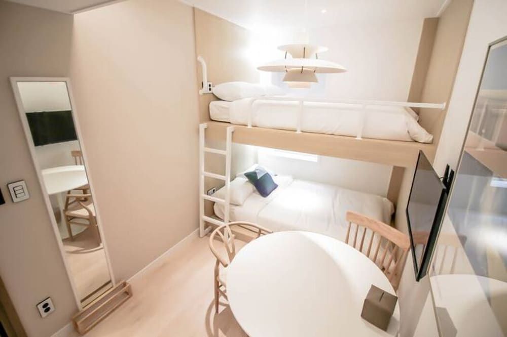 Artravel Home Design Quadruple Room 4