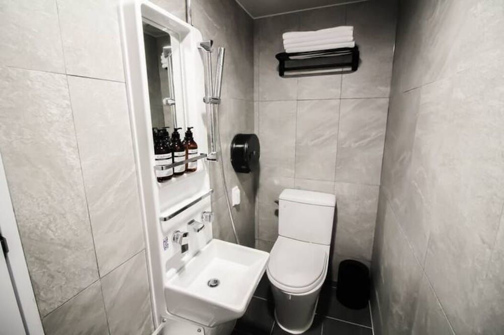 Artravel Home Design Quadruple Room