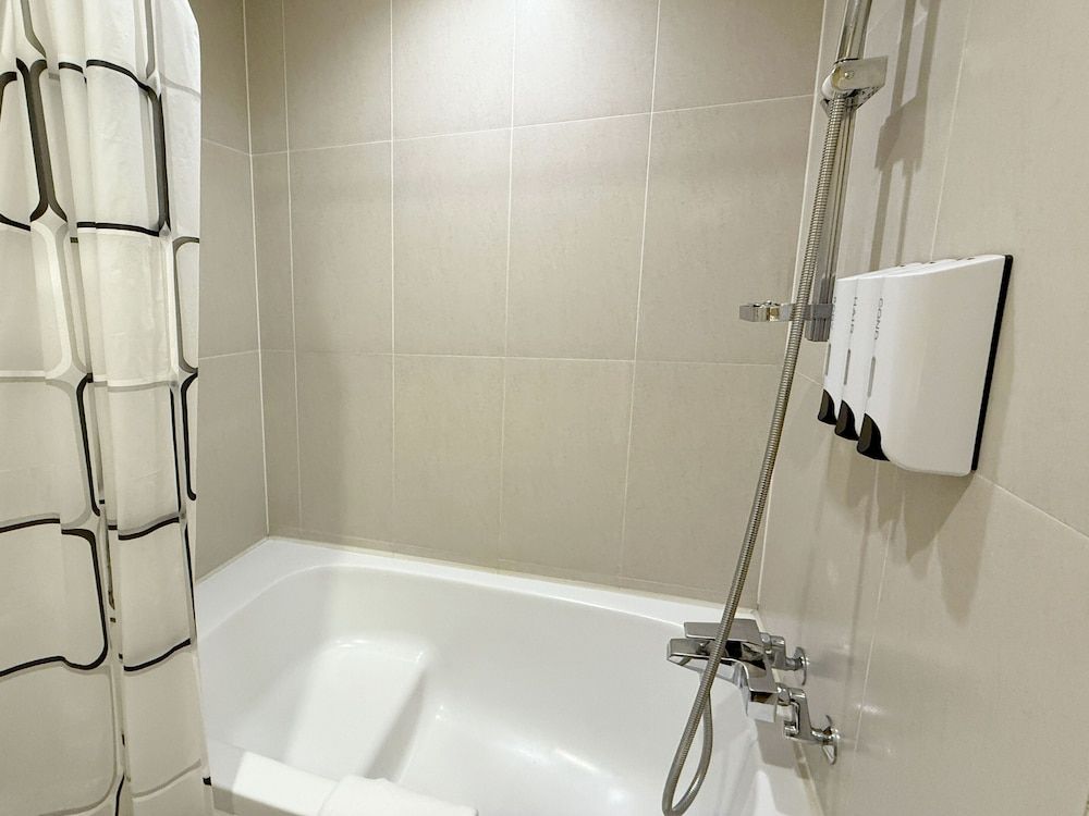 Mohenic Hotel Seoul Myeongdong Standard Double Room, Bathtub 5
