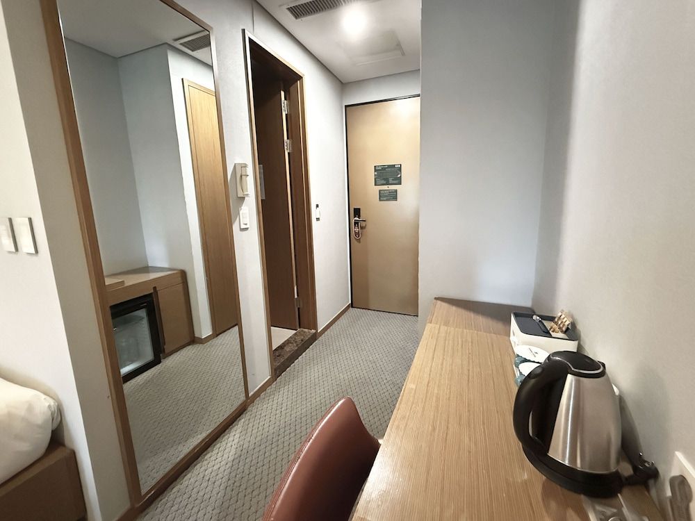 Mohenic Hotel Seoul Myeongdong Standard Double Room, Bathtub 7