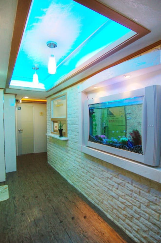 undefined Pine Livingtel No. 2 7