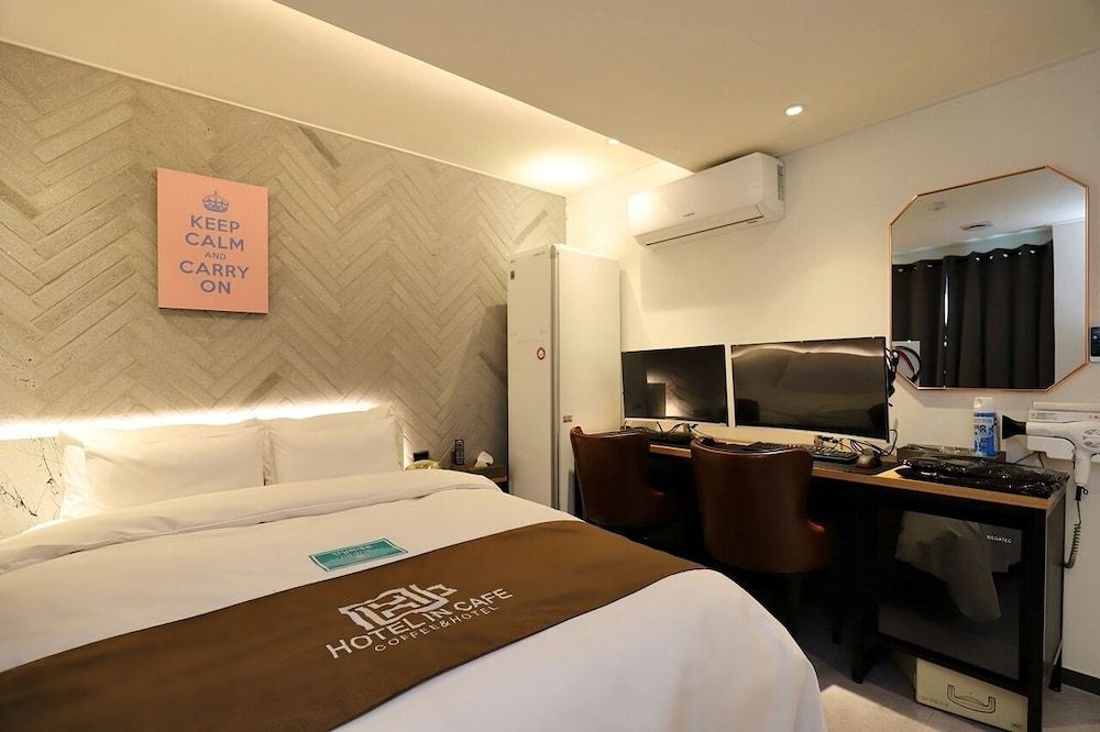 undefined Doksan Hotel in Cafe 3