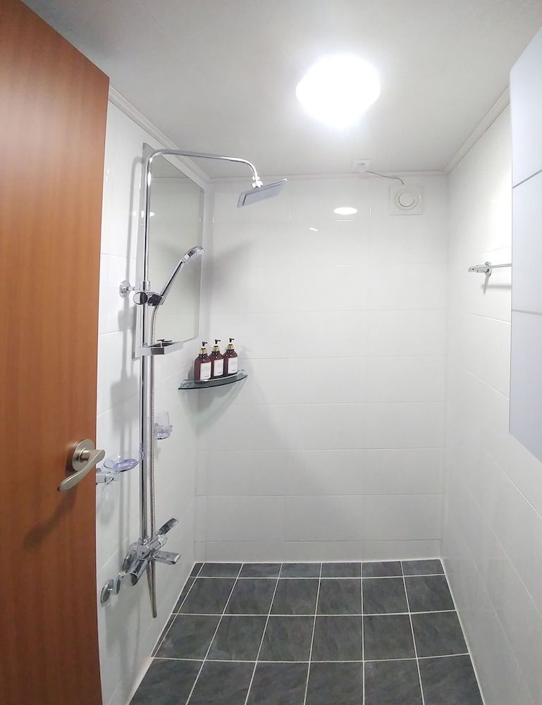 Dolma Guesthouse Hongdae Double Room 5