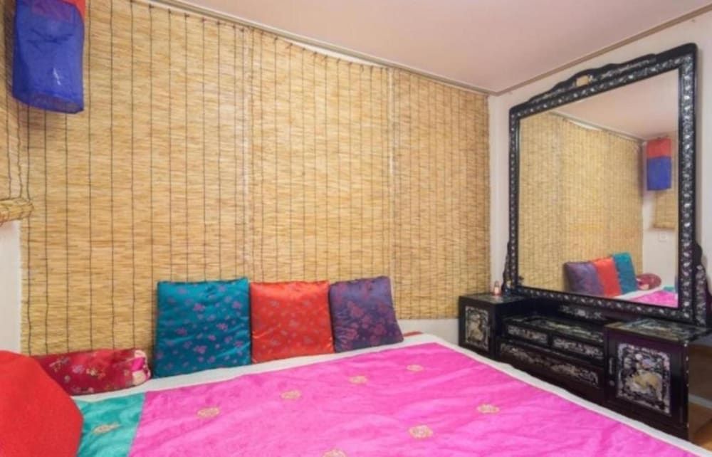 Noels Guesthouse Traditional Double Room 4