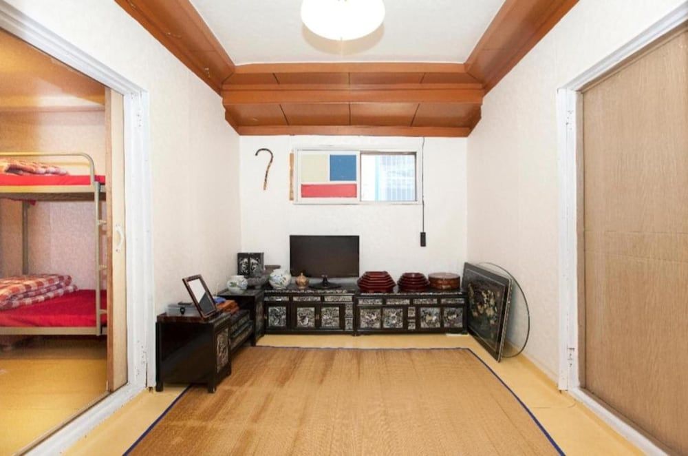 Noels Guesthouse Traditional Double Room 3