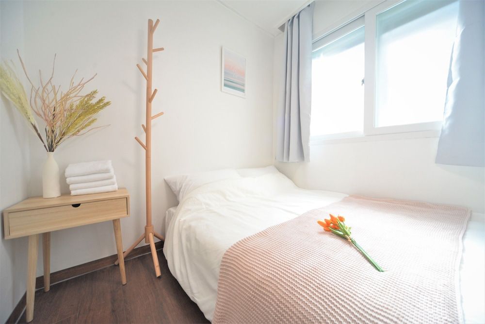 undefined Jerry Blossom - Hostel 5