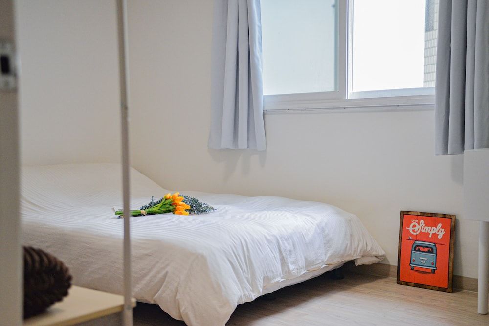 undefined Jerry Blossom - Hostel 7