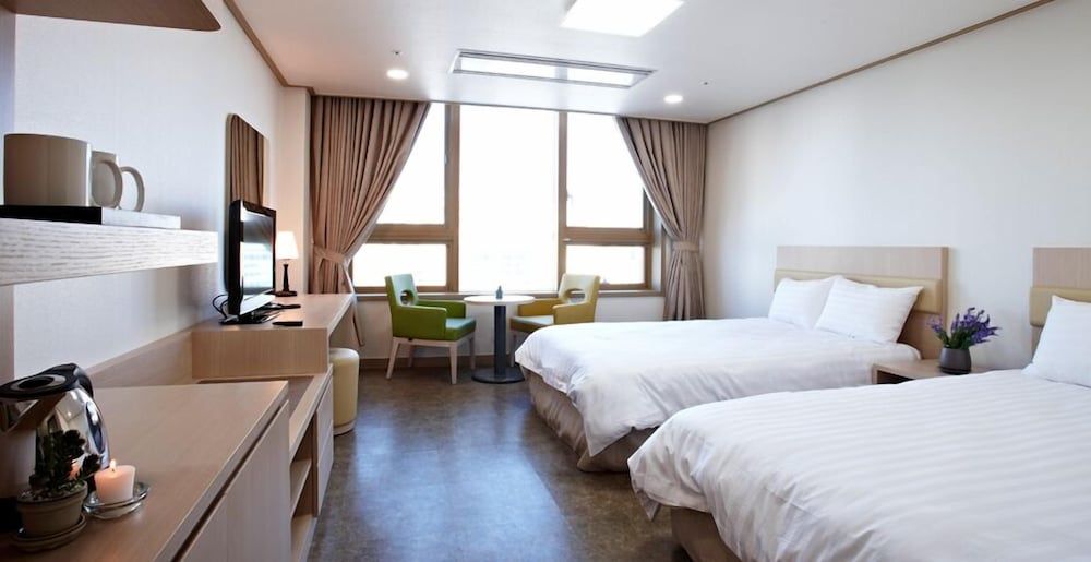 Hi Seoul Youth Hostel Deluxe Twin Room