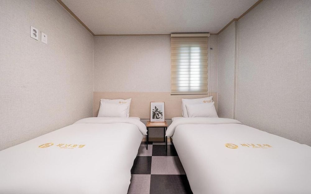 Peanut Hotel Standard Random 11