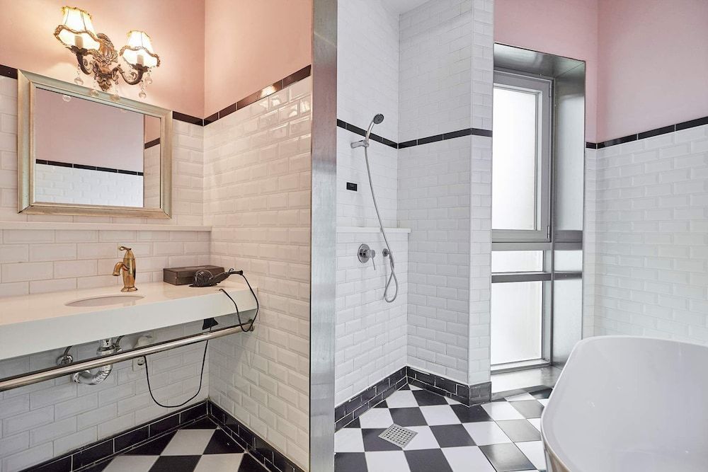 648 Hotel Classic Deluxe (2 Pax, Adults Only, No Kids, No Smoking, 1 Queen Bed) 11