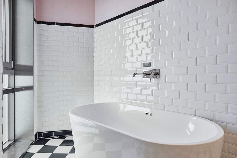 648 Hotel Classic Deluxe (2 Pax, Adults Only, No Kids, No Smoking, 1 Queen Bed) 10