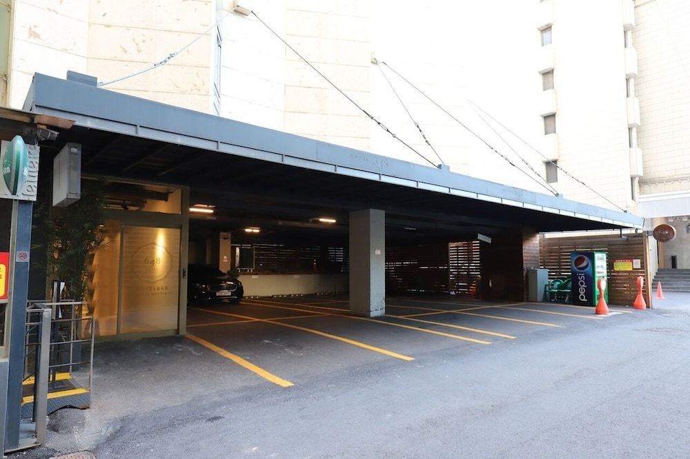 undefined 648 Hotel 7