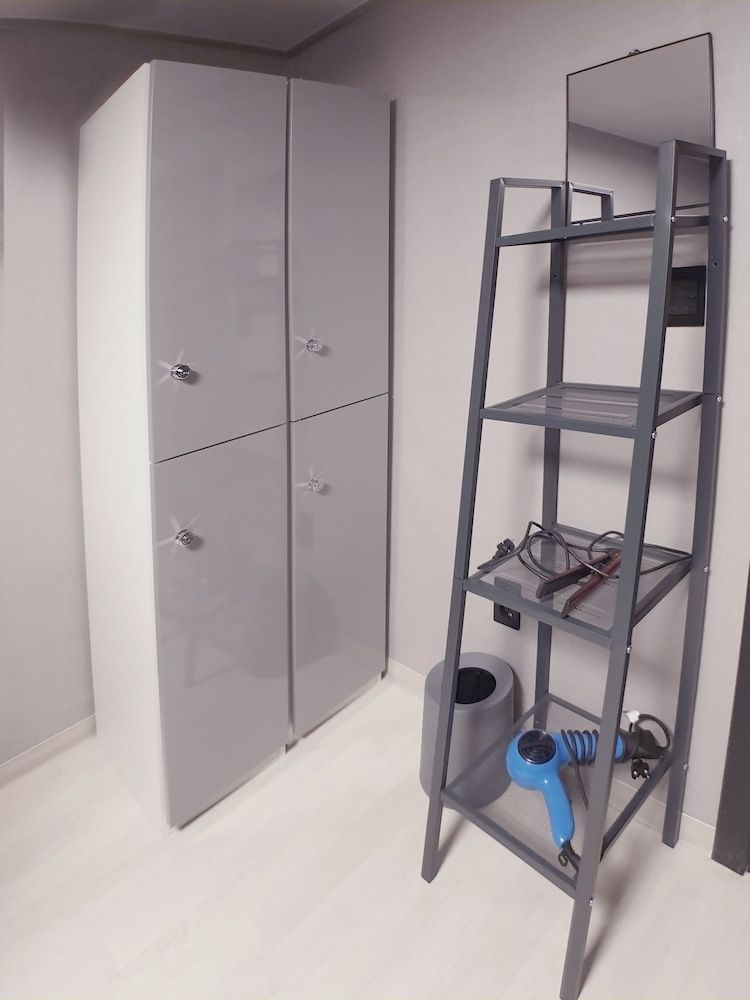 U Guesthouse 2 in Yeonnam Caters to Women - Hostel Triple Room 4