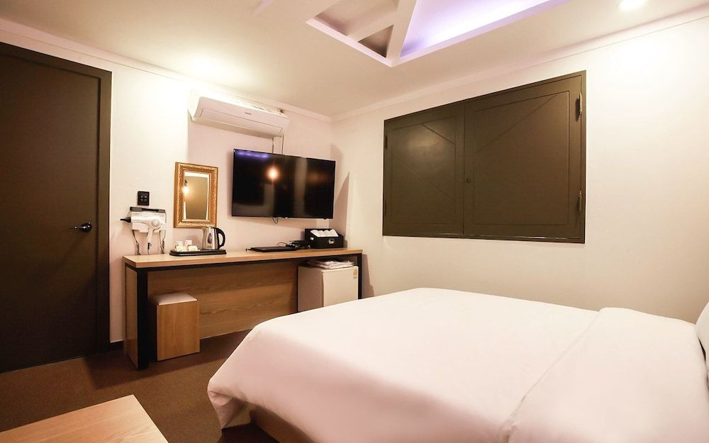 undefined Yeoksam Ben 8