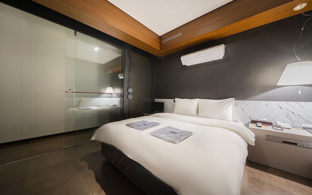 undefined Yeoksam Bare 9