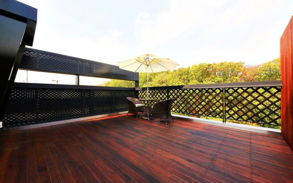 undefined Hotel California Samsung 5