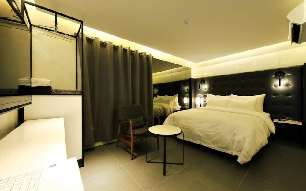 undefined Hotel California Samsung 2