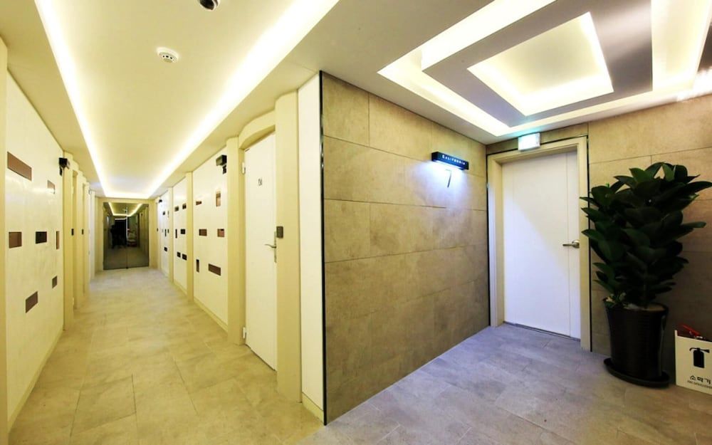 undefined Hotel California Samsung 10