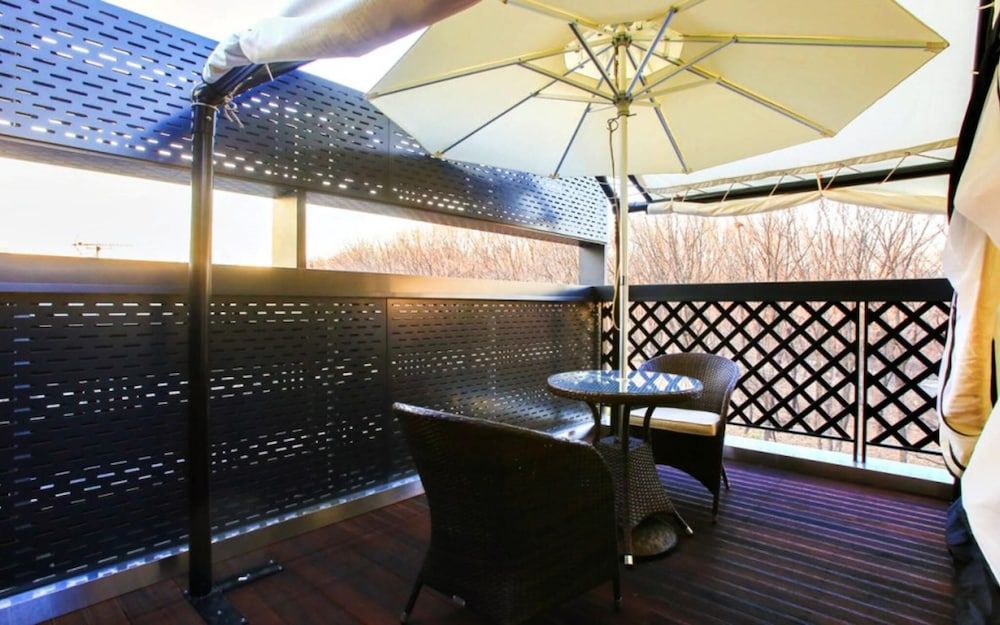 undefined Hotel California Samsung 9