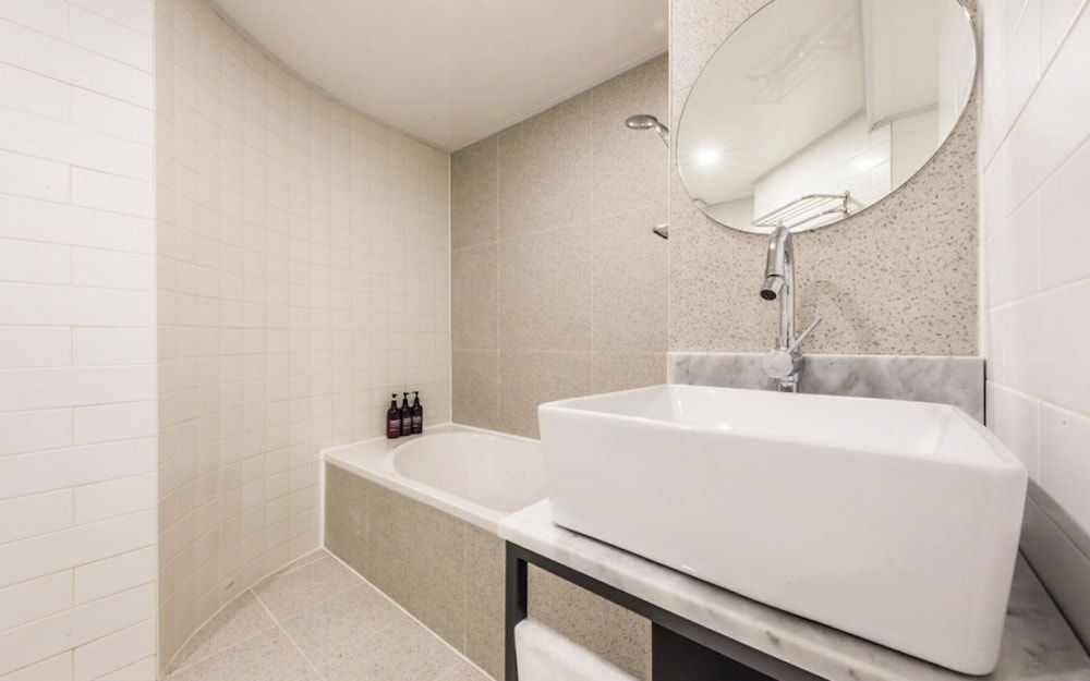 undefined Hotel Bom 5