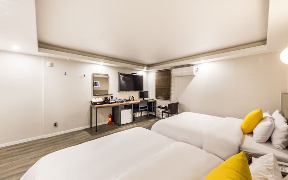 undefined Hotel Bom 3