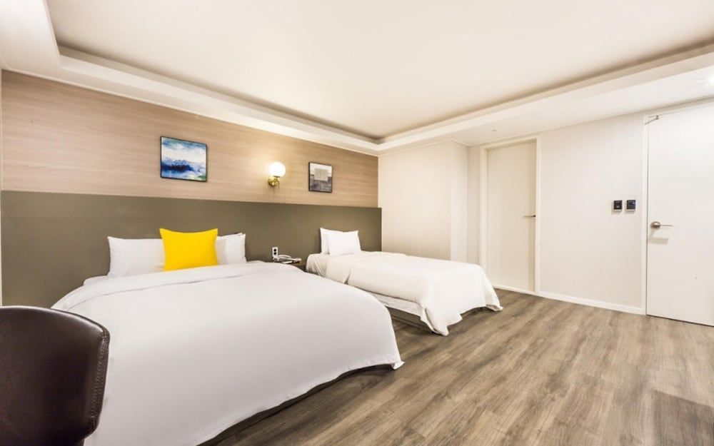 undefined Hotel Bom 6